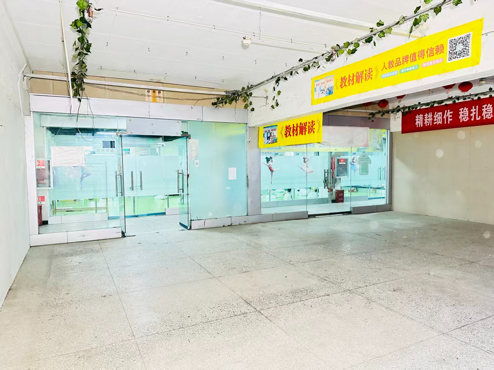 伊滨路提供写字楼、商铺、展示空间、直播间等多种面积选择，满足企业办公、研发、展示、运营等多元需求。